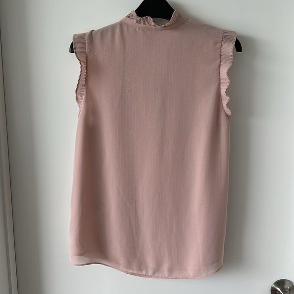 H&M Peach Blouse w beautiful ruffle detail - Picture 2 of 6